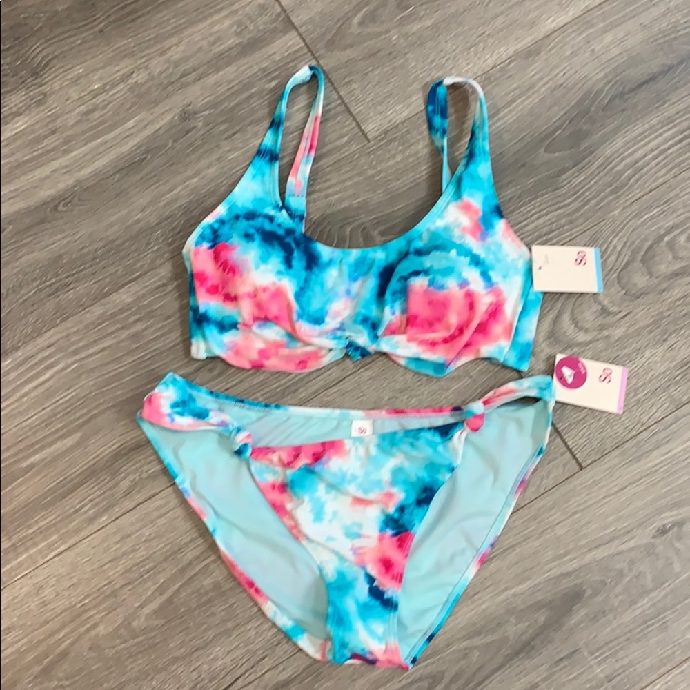 Bikini  top is large and bottom is XL